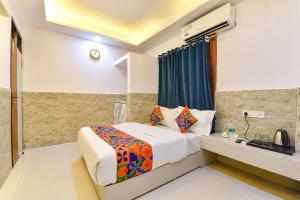 a hotel room with a bed and a window at FabHotel Metro Residency, Indore Junction Railway Station in Indore +30 photos