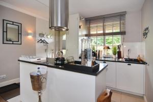 a kitchen with a bar with a counter top at Gartenweg 9, Whg Oland in Tinnum