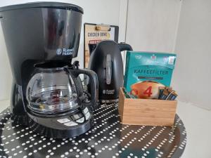 a counter top with a coffee maker and a blender at Ebenerdiges Ferienhaus für Rückzug und Auszeit mit Sauna, Weitblick, Terrassen, Privatsphäre auf 20000 qm NaturZentral in Frankenberg +25 photos