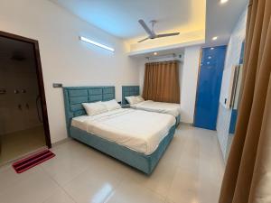 a bedroom with a bed and a ceiling fan at Hotel Moon Light in Dhaka