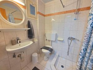 a bathroom with a toilet and a sink and a shower at Angela Studio in Ipsos