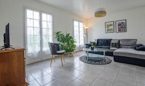 a living room with a couch and a table at La caillotine in Rosières-près-Troyes