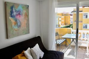 a living room with a couch and a table at Xaloc Solo Familias Serviplaya in Playa de Xeraco