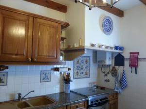 A kitchen or kitchenette at Casa da Azenha