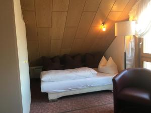 a bedroom with a bed in a room with a ceiling at Hotel & Restaurant Park Cafe ISA in Erfurt