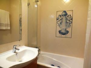a bathroom with a sink and a bath tub at CASA DA VILA 2, Sintra in Sintra +9 photos