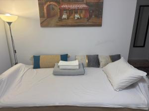 a large bed with white sheets and pillows at evaxila papaflessa 机场附近 in Glyka Nera