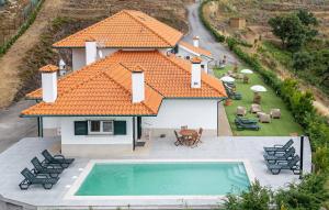 an aerial view of a house with a swimming pool at Central Suítes Arouca in Arouca