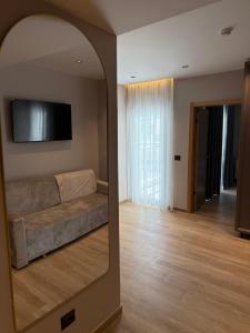 a living room with a couch and a mirror at Dengu Luxury Apartments in Golem