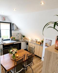 a kitchen and dining room with a table and chairs at LES COQUILLAGES, plage et centre à pied, lits faits, 2 sdb in Berck-sur-Mer