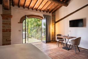 an external view of a living room with a table and chairs at Tenuta dell'Oca Satolla in Pergine Valdarno