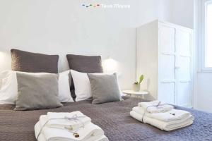 a bedroom with a bed with two towels on it at Urban Chic, Terre Marine in La Spezia +18 photos