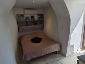 a small room with a small bed in the corner at Studio Danna in Menton