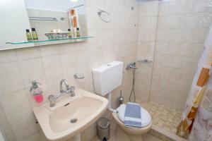 Koupelna v ubytování Votsalo Kalami Apartments