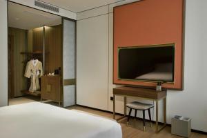 a hotel room with a bed and a television at Hotel Hualton in Alcobendas