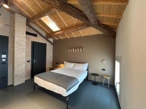 a bedroom with a large bed and wooden ceilings at Camere Via Pasubio in Thiene