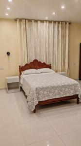 a bedroom with a large bed with a wooden headboard at Casa Mi Perú in Urbanizacion Buenos Aires +9 photos
