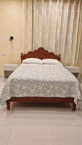 a bedroom with a large bed with a wooden headboard at Casa Mi Perú in Urbanizacion Buenos Aires