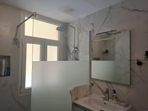 a bathroom with a sink and a mirror at Apartamento LOLO in El Médano