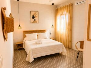a hotel room with a bed in a room at Hostal El Faro in Chipiona