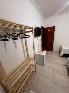 a room with a room with a bed and a tv at Pousada Marúa Fortaleza in Fortaleza