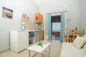 Votsalo Kalami Apartments tesisinde mutfak veya mini mutfak