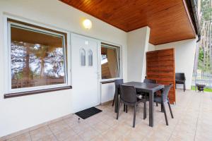 a dining room with a table and chairs at Relaks 2 Boszkowo in Boszkowo
