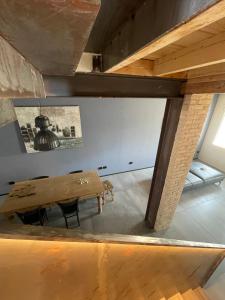 a dining room with a wooden table and chairs at Camere Via Pasubio in Thiene