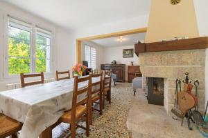 a dining room with a table and a fireplace at Gîte Chez Madeleine in Coutances
