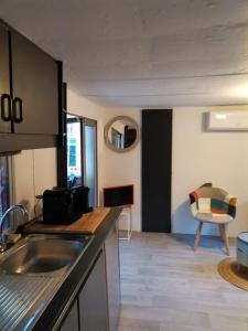 a kitchen with a sink and a counter top at Le Chalet du Lâcher-Prise in Éguzon-Chantôme