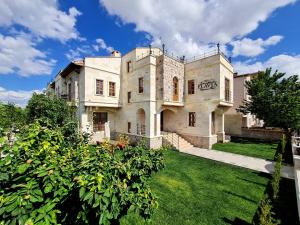 an old house with graffiti on the side of it at Flavia Cappadocia Hotel in Uçhisar