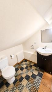 a bathroom with a toilet and a sink at DomusCavadas in Porto