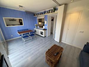 a living room with a table and a kitchen at Mare Nostrum 143 in Torroella de Montgrí +27 photos