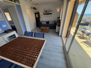 a room with a table and chairs and a couch at Mare Nostrum 143 in Torroella de Montgrí