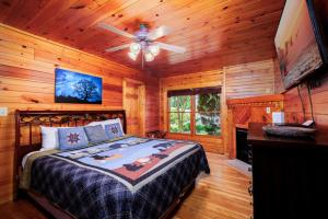 a bedroom with a bed and a ceiling fan at Evening Star in Gatlinburg