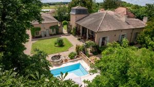 an aerial view of a house with a swimming pool at La Demeure du Bord'Ô in Lagruère