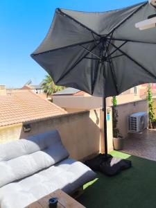 a black umbrella sitting on top of a balcony at El Rincón de Playasol in Puerto de Mazarrón