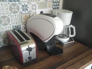 a computer printer and a toaster on a counter at La mouche de mai in Fécamp