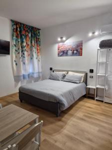 a bedroom with a large bed in a room at Malpensa Sleep & Go in Somma Lombardo