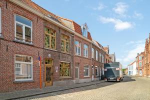 a truck parked in front of a brick building at Parkhuisje by BLOSS in Bruges