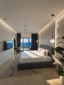 a bedroom with a bed and a view of the ocean at برج داماك الكورنيش - Damac Al-Corniche Tower in Jeddah