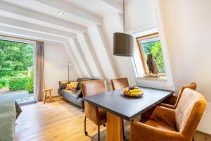 a living room with a table and chairs at Ferienhaus Eulennest in Billerbeck