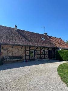 a barn with a bench in front of it at La Ferme de Jad in Louhans