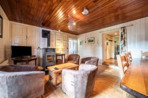 a living room with a table and chairs at Chalet authentique en vallée verte in Bogève
