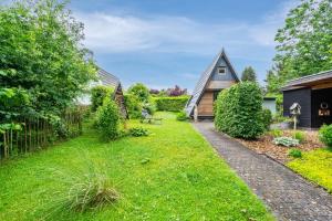 a garden with a barn and a house at Ferienhaus Eulennest in Billerbeck