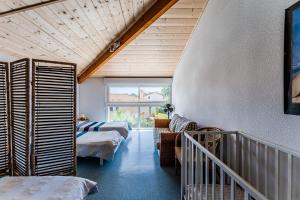 a room with two beds and a staircase in a house at Appartement 6 p Sanguinet-"Chott" in Sanguinet