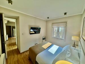 a bedroom with a large bed and a window at Lastarria Aparts in Santiago