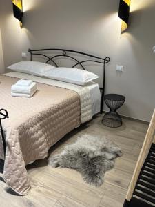 a bedroom with a bed with a furry rug on the floor at Casa LEONARDO in CastellʼArquato
