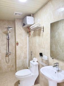 a bathroom with a toilet and a sink at Sweden SaPa Hotel in Sapa