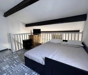a bedroom with a large bed and a dresser at 4HTAMA5-Charmante maisonnette avec terrasse in Le Barcarès